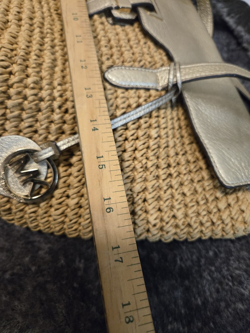 Michael Kors "GOLD" Trim Tan Straw Tote - Picture 6 of 16